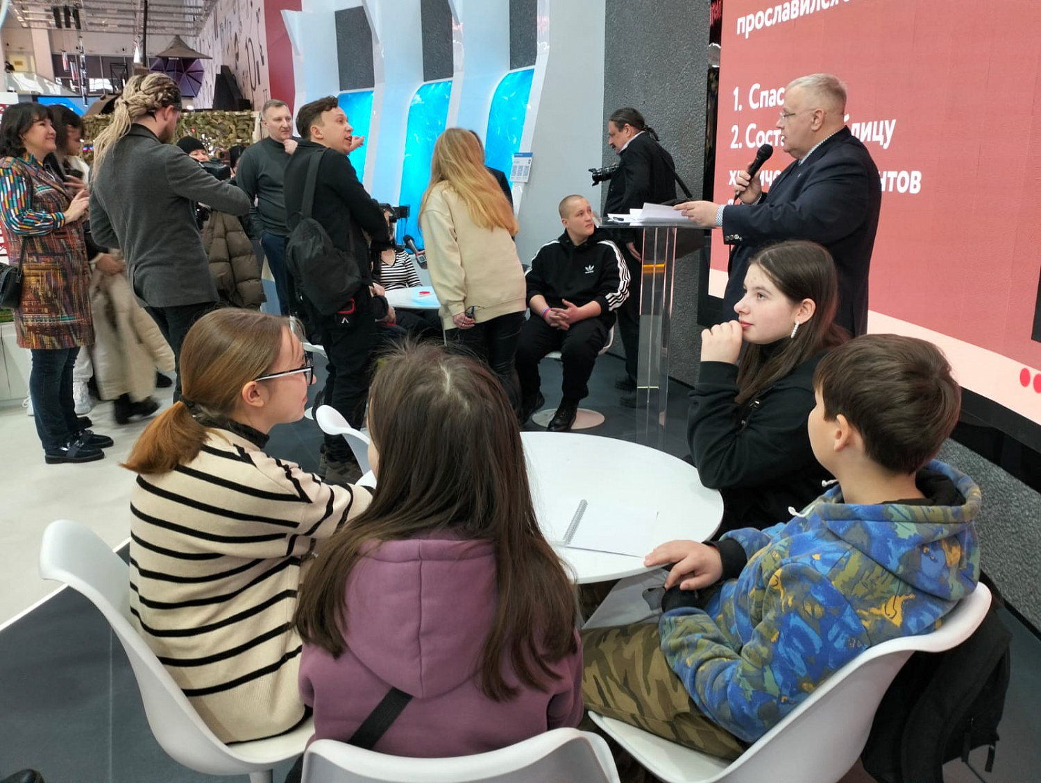 АРФГ провела мотивационную бизнес-игру для школьников и студентов в рамках Дня предпринимательства 
